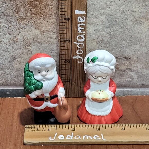 Vintage Santa Claus & Mrs Claus Ceramic Salt & Pepper Shaker Set - Picture 8 of 9